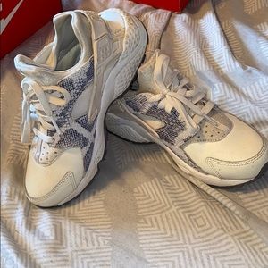 Women’s air huarache rub PRM